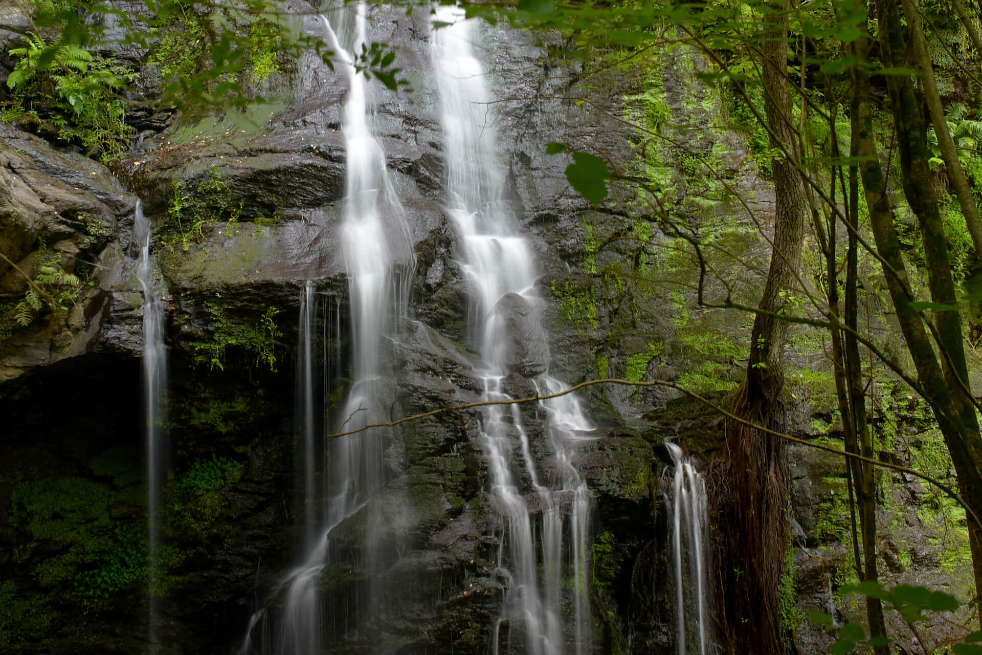 Rutas de senderismo, cascada de hortas, Turismo rural, Pazo de Andeade, Camino a Santiago